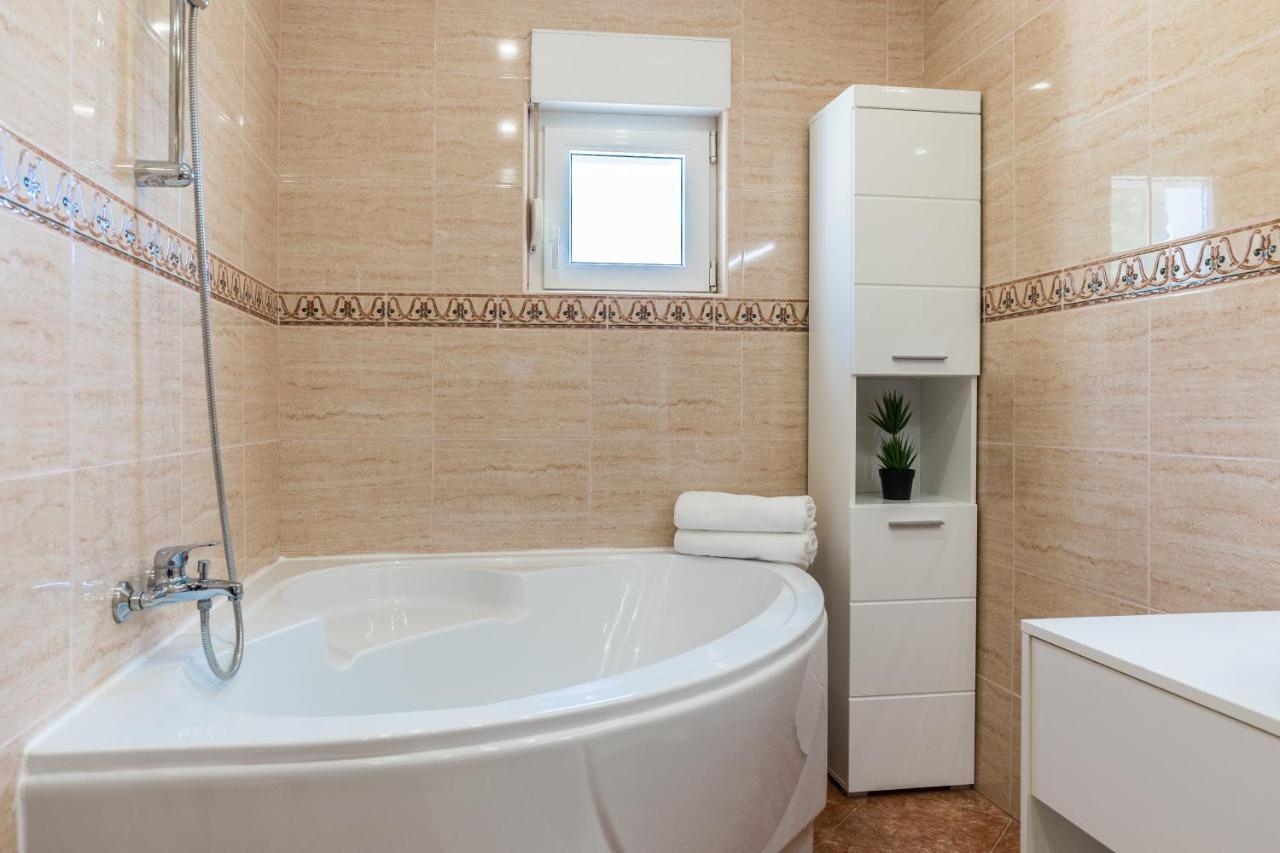 Apartmani Tomeri Stari Grad Kültér fotó